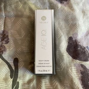 Neora night cream